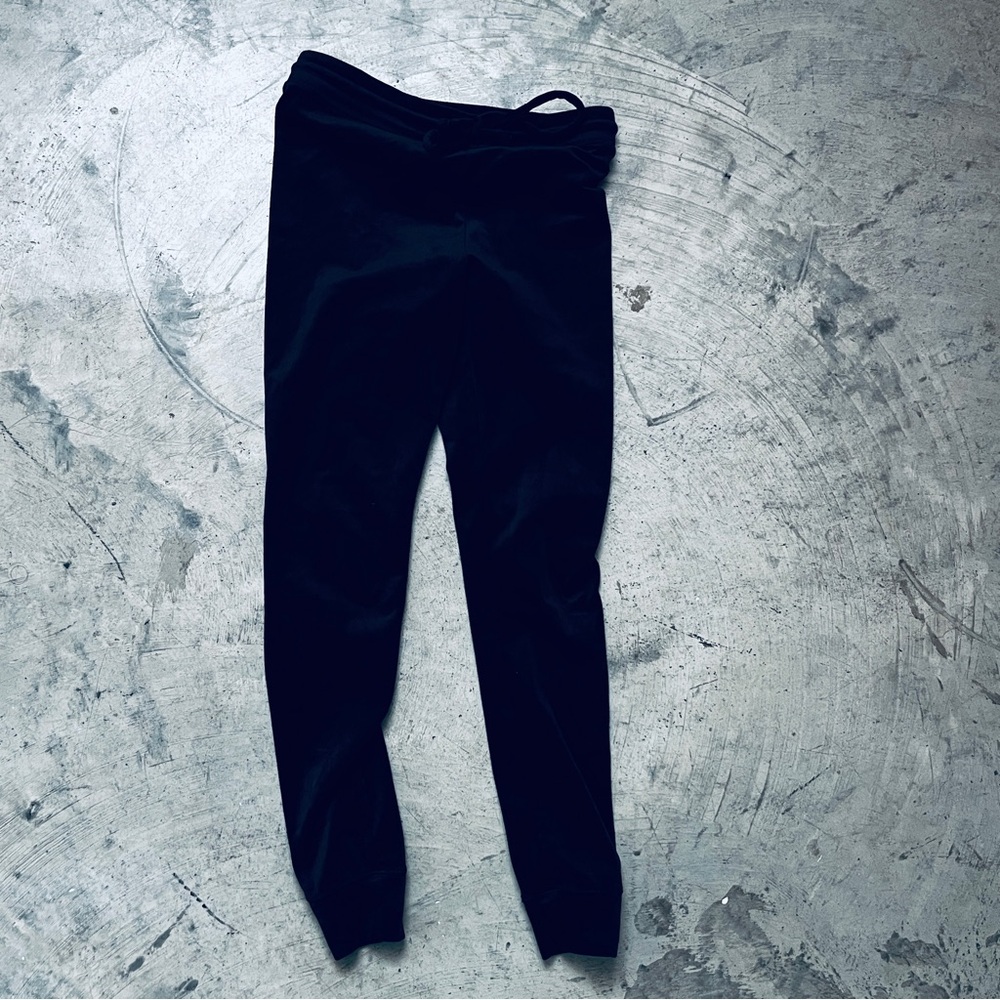 AMERICAN EAGLE OUTFITTERS Black velvet leggings size M